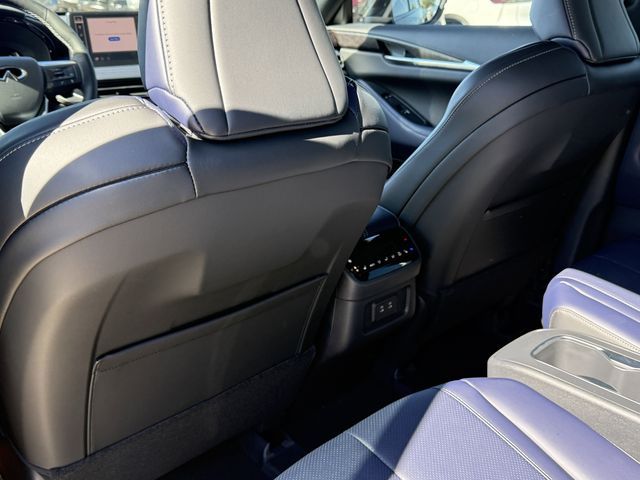 Thumbnail: 2026 INFINITI QX60 - 21