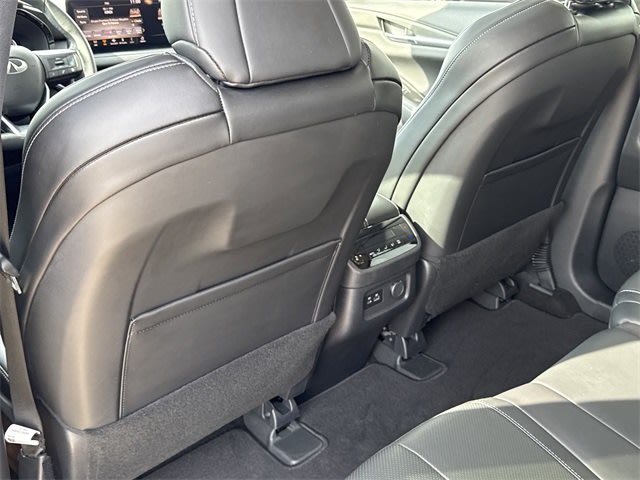 Thumbnail: 2023 INFINITI QX60 - 21