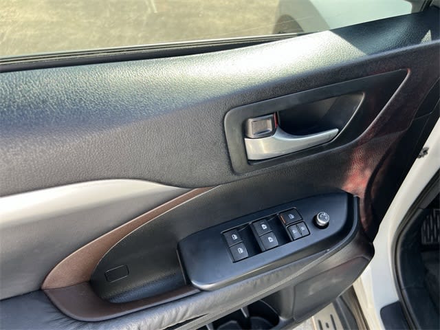 2014 Toyota Highlander XLE 24