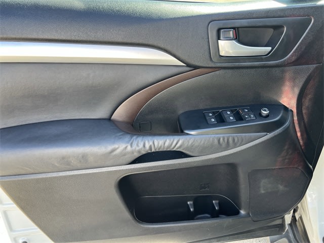 2014 Toyota Highlander XLE 23