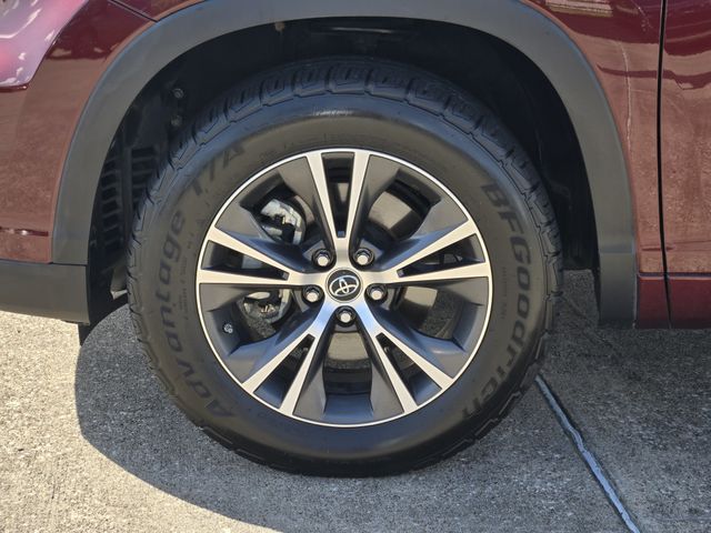 Thumbnail: 2016 Toyota Highlander - 8