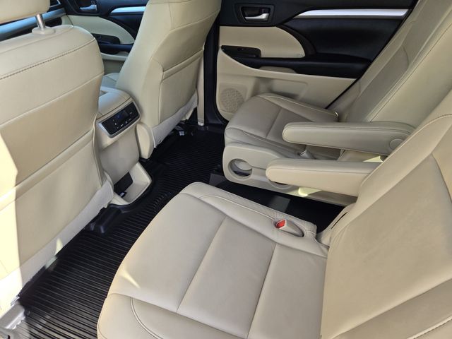 Thumbnail: 2016 Toyota Highlander - 13