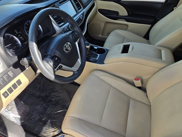 Thumbnail: 2016 Toyota Highlander - 11