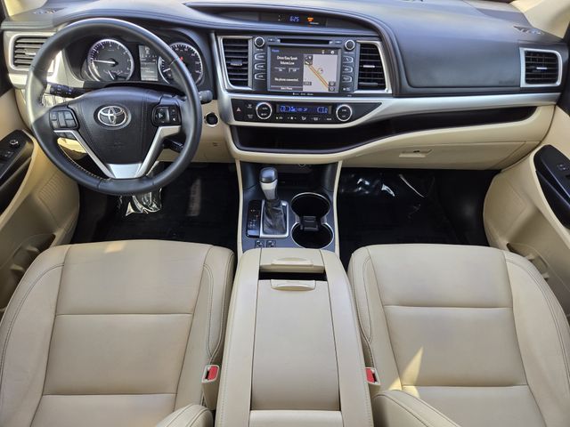 Thumbnail: 2016 Toyota Highlander - 2