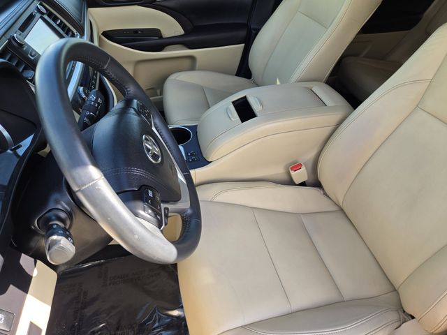 Thumbnail: 2016 Toyota Highlander - 12