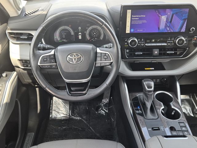 Thumbnail: 2023 Toyota Highlander - 10