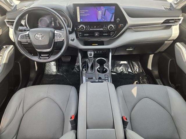 Thumbnail: 2023 Toyota Highlander - 2