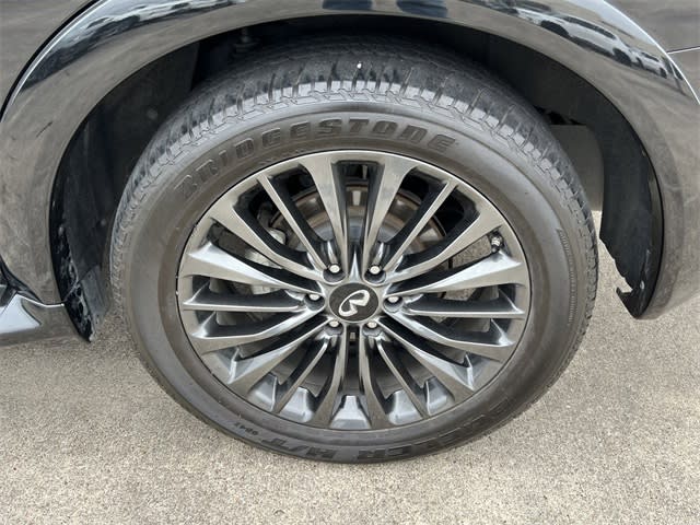 2024 INFINITI QX80 Luxe 7
