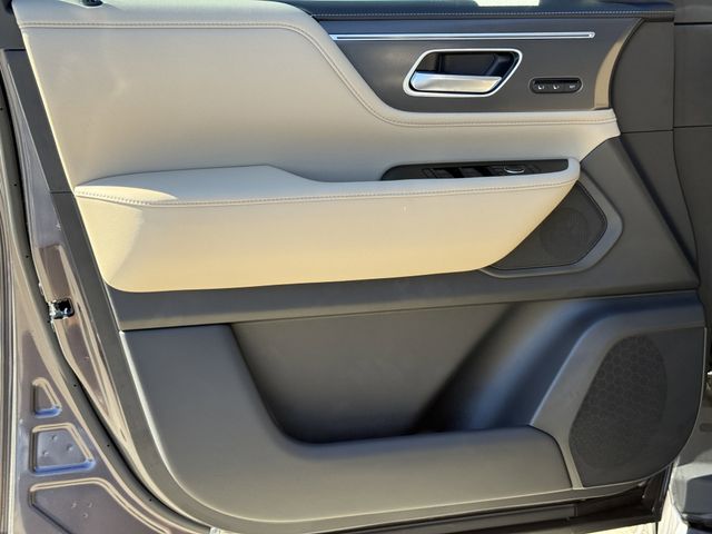 Thumbnail: 2026 INFINITI QX80 - 16