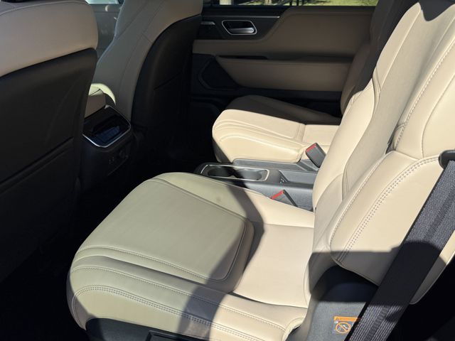 Thumbnail: 2026 INFINITI QX80 - 11