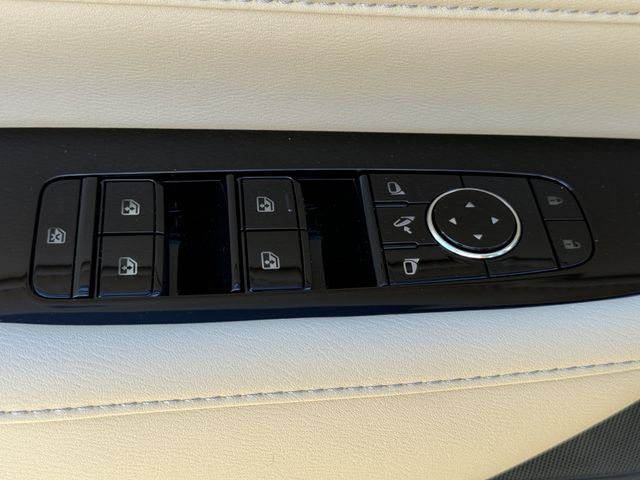 Thumbnail: 2026 INFINITI QX80 - 17