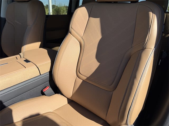 Thumbnail: 2026 INFINITI QX80 - 11