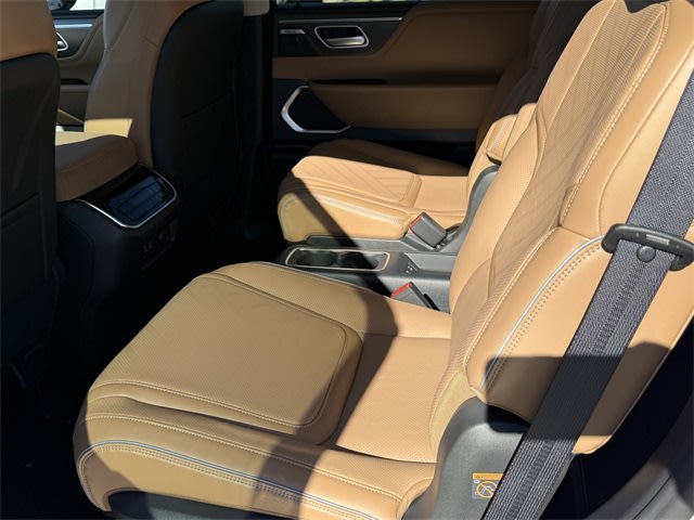 Thumbnail: 2026 INFINITI QX80 - 12