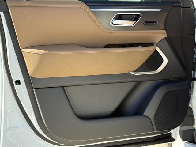 Thumbnail: 2026 INFINITI QX80 - 16