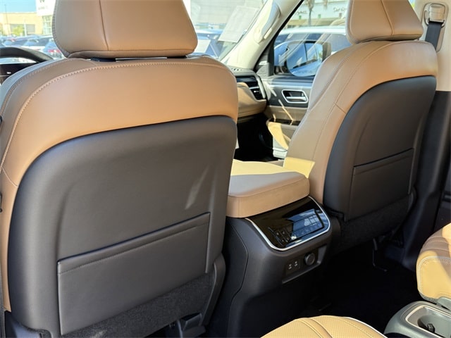 Thumbnail: 2026 INFINITI QX80 - 19