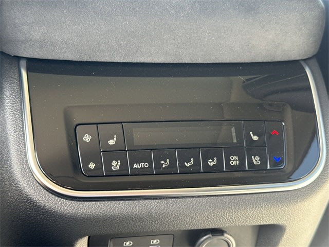 Thumbnail: 2026 INFINITI QX80 - 21