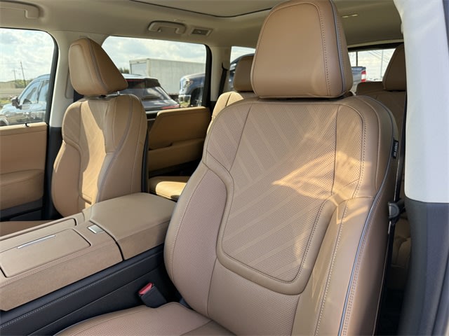 Thumbnail: 2026 INFINITI QX80 - 11