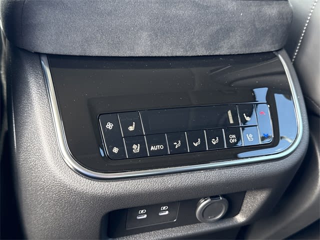 Thumbnail: 2026 INFINITI QX80 - 23