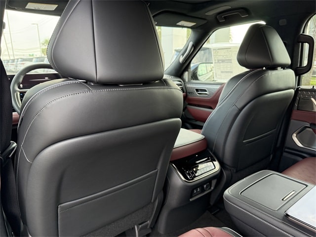 Thumbnail: 2026 INFINITI QX80 - 21