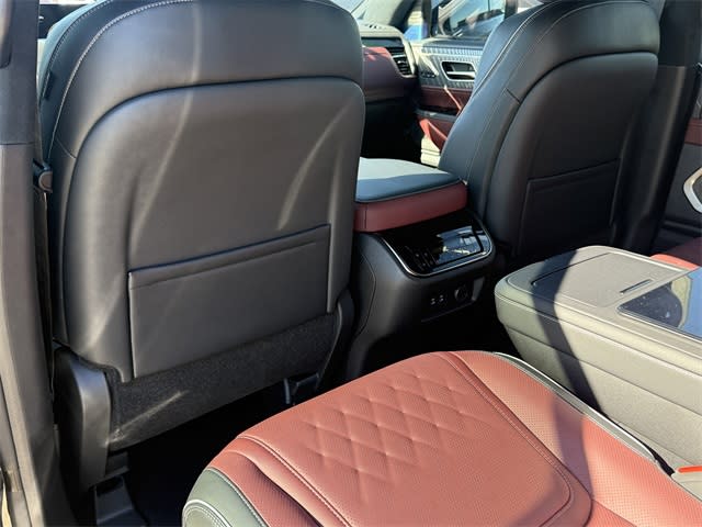 Thumbnail: 2026 INFINITI QX80 - 20