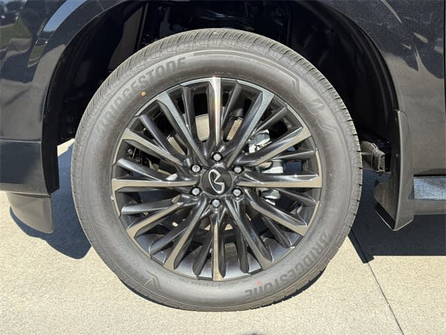 Thumbnail: 2026 INFINITI QX80 - 8