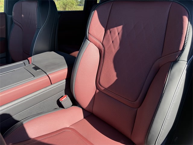 Thumbnail: 2026 INFINITI QX80 - 11