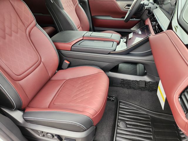 Thumbnail: 2026 INFINITI QX80 - 21