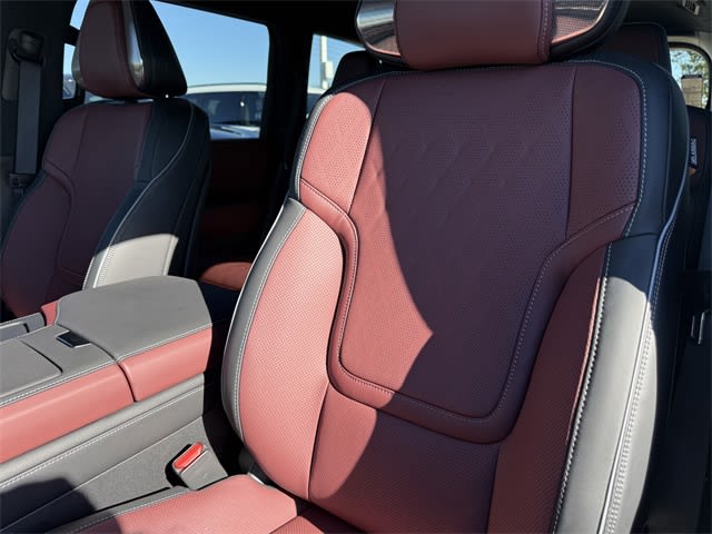 Thumbnail: 2026 INFINITI QX80 - 11