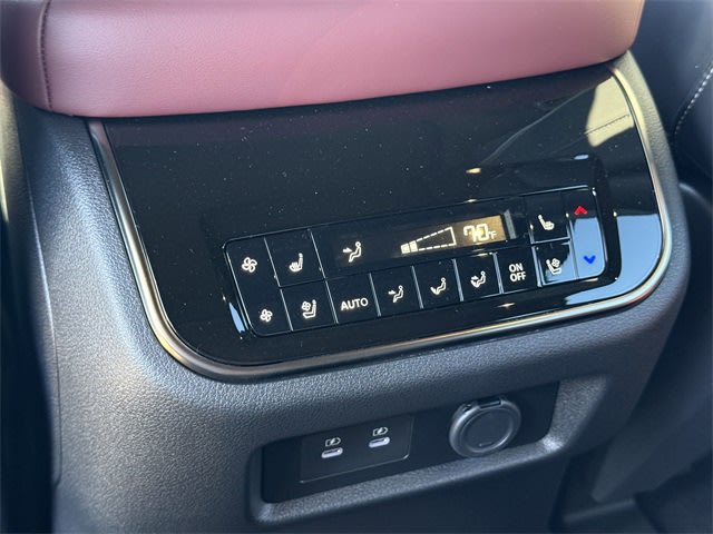 Thumbnail: 2026 INFINITI QX80 - 23