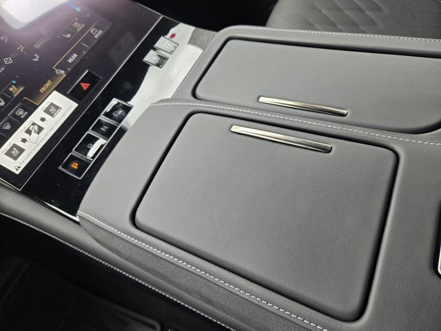 Thumbnail: 2026 INFINITI QX80 - 21