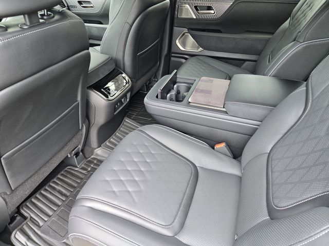Thumbnail: 2026 INFINITI QX80 - 17