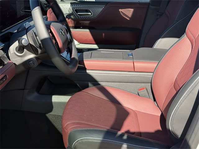 Thumbnail: 2026 INFINITI QX80 - 9