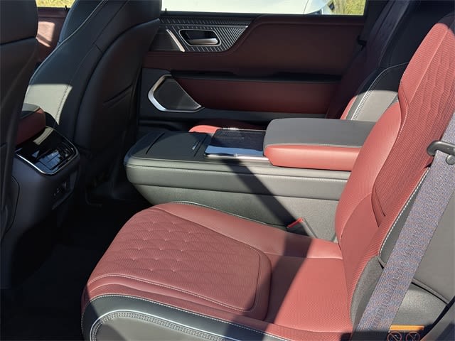 Thumbnail: 2026 INFINITI QX80 - 11