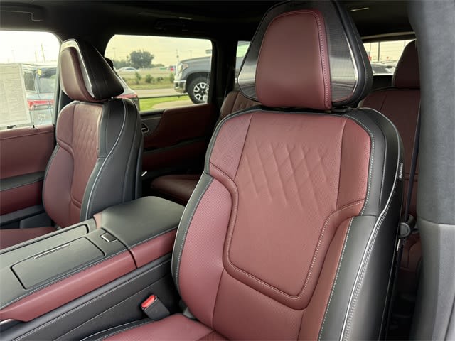 Thumbnail: 2026 INFINITI QX80 - 11