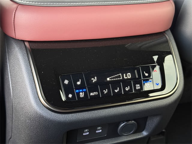 Thumbnail: 2026 INFINITI QX80 - 22