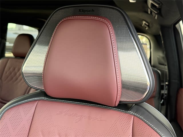 Thumbnail: 2026 INFINITI QX80 - 17