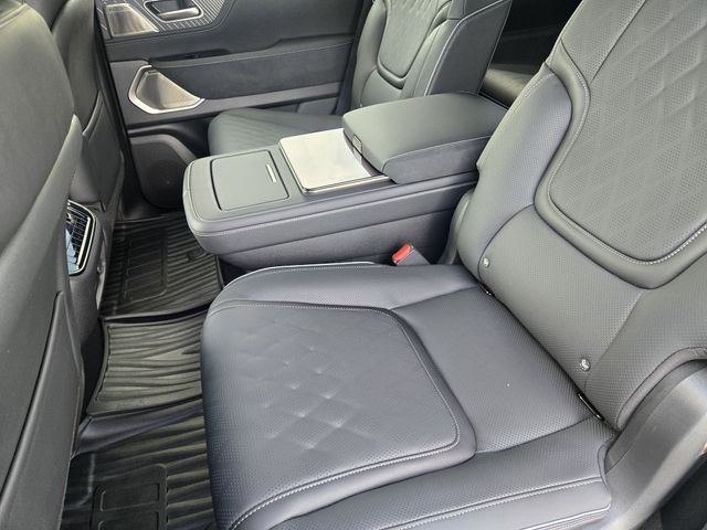 Thumbnail: 2026 INFINITI QX80 - 18