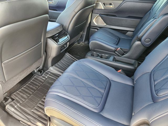 Thumbnail: 2026 INFINITI QX80 - 18