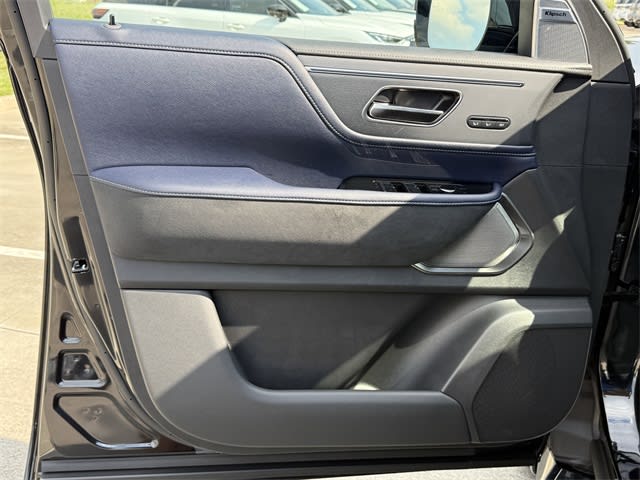 Thumbnail: 2026 INFINITI QX80 - 17