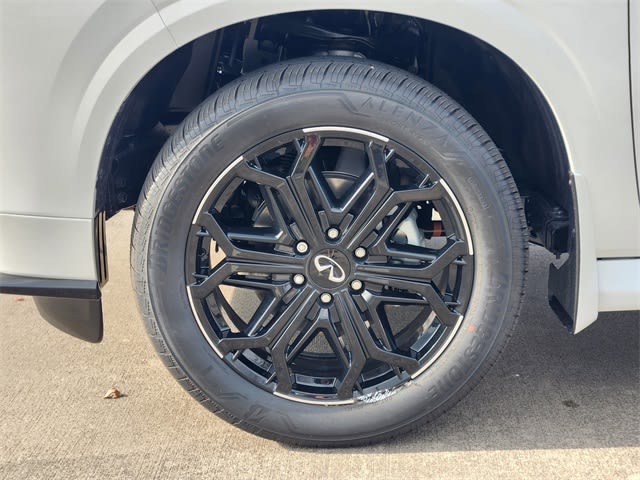 Thumbnail: 2026 INFINITI QX80 - 8