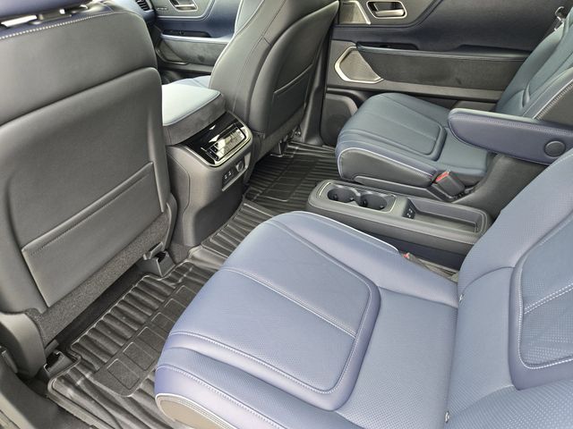 Thumbnail: 2026 INFINITI QX80 - 17