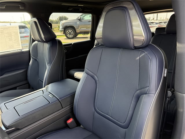 Thumbnail: 2026 INFINITI QX80 - 10