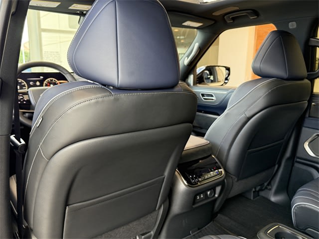 Thumbnail: 2026 INFINITI QX80 - 20