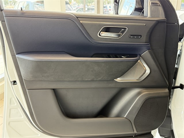 Thumbnail: 2026 INFINITI QX80 - 17