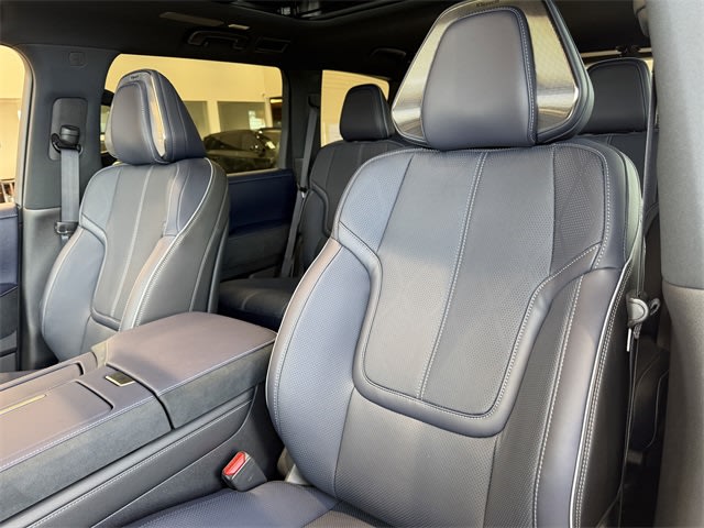 Thumbnail: 2026 INFINITI QX80 - 8