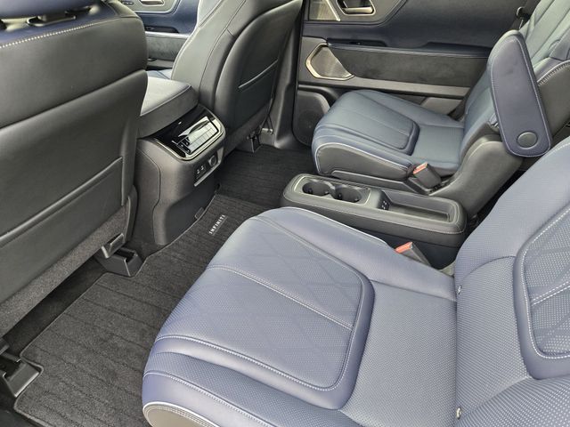 Thumbnail: 2026 INFINITI QX80 - 17