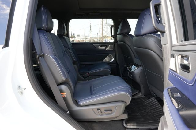 Thumbnail: 2026 INFINITI QX80 - 26