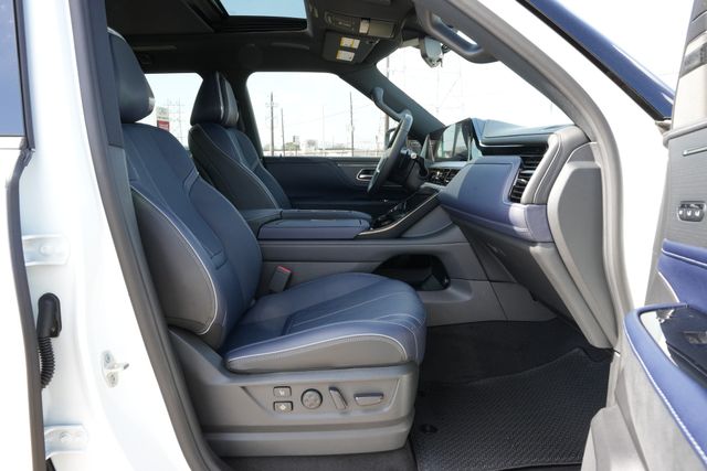 Thumbnail: 2026 INFINITI QX80 - 12