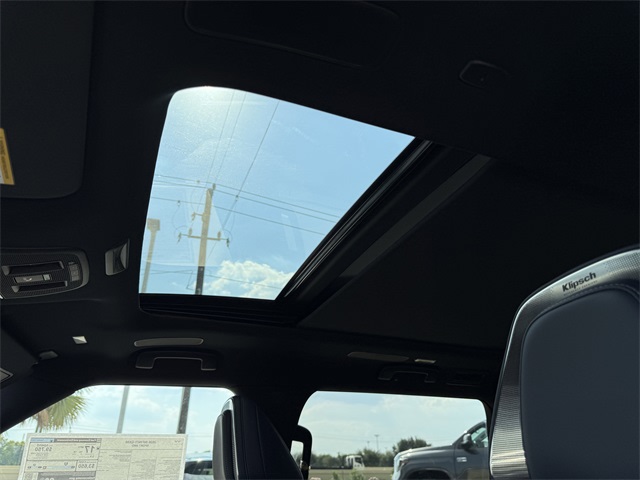 Thumbnail: 2026 INFINITI QX80 - 28