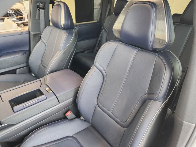 Thumbnail: 2026 INFINITI QX80 - 10